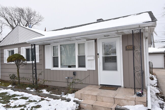 Photo - 8705 45th St