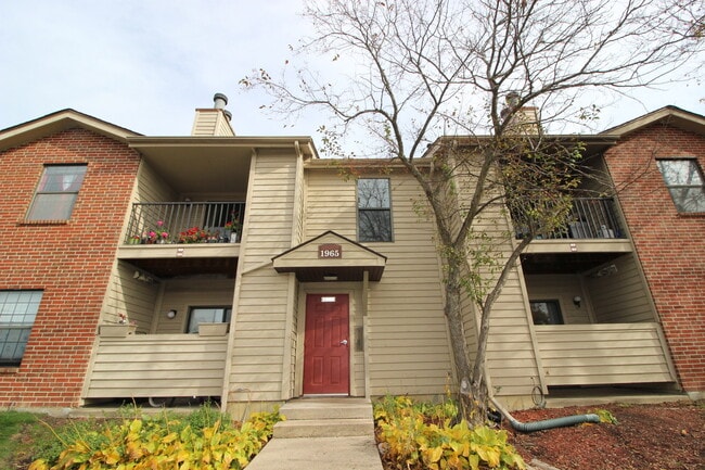 Building Photo - 1965 N Hicks Rd Unit 107