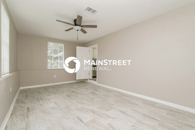 Photo - 4 Bedroom Pet-Friendly Home in Tampa, FL with Main Street Renewal