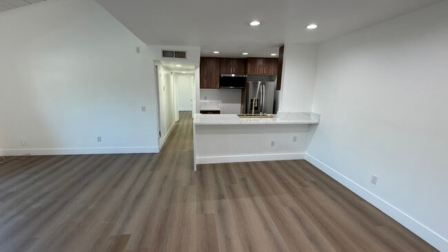 Photo - 10331 Lindley Ave Unit 209