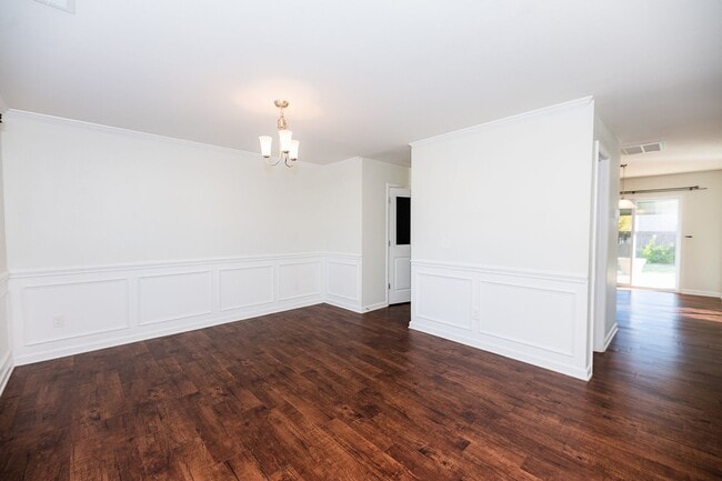 Photo - Beautifully 4-bedroom, 2.5-bathroom spacio...