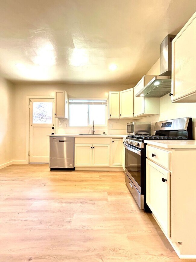 Photo - Now Leasing for the 2026-2027 School Year:... Unidad 1186 Olive Street