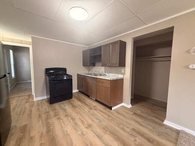1645 Coit Ave NE Unit 1