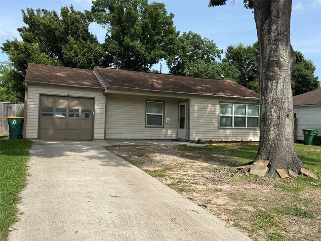Photo - 1807 Firwood Dr