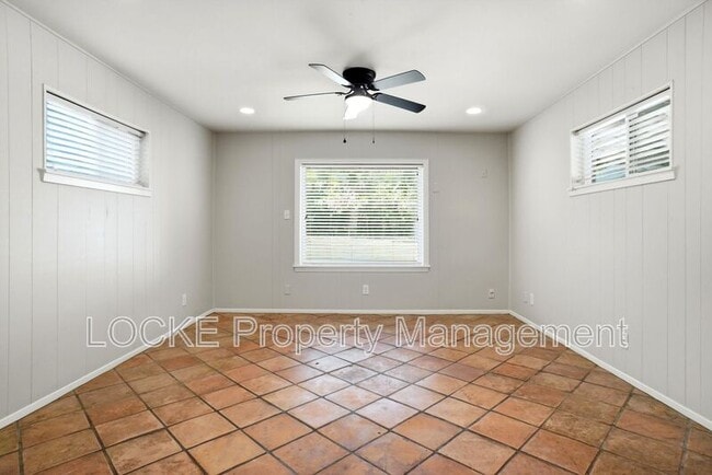 Photo - 3528 Rogers Ave