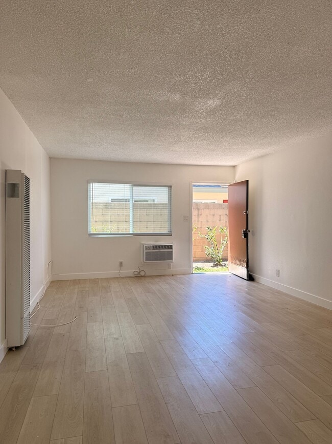 Photo - 5776 Rostrata Ave Unit 3