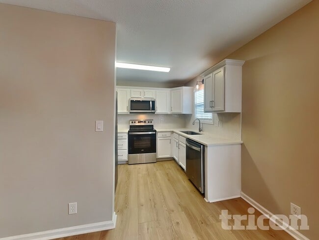 Photo - 252 Senator Dr