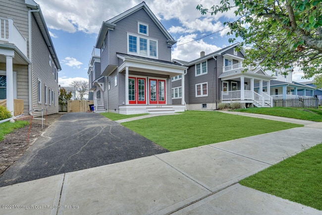 223 16th Ave