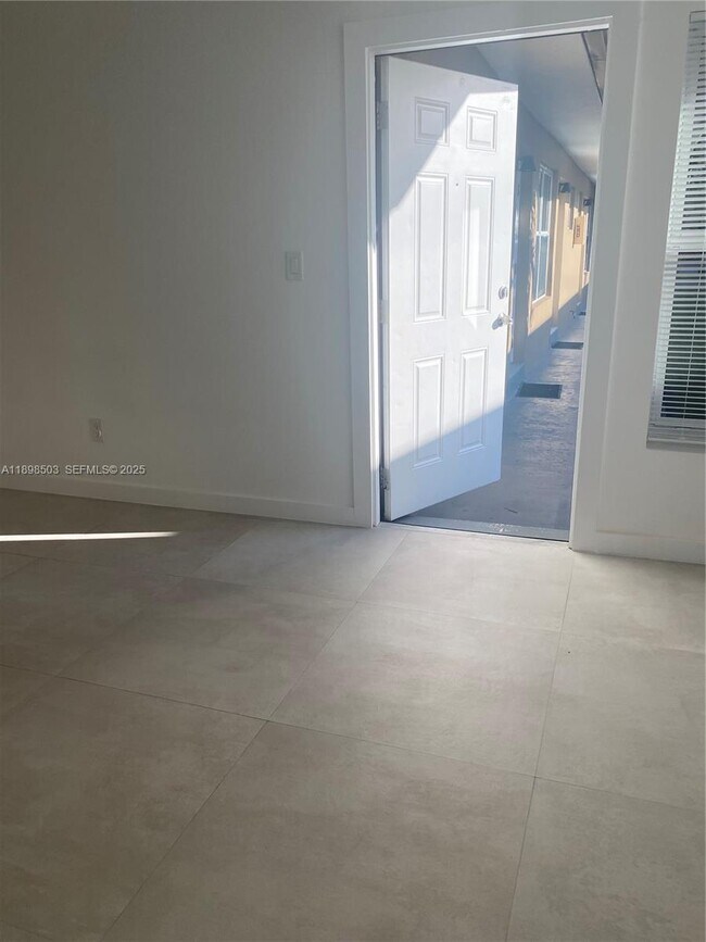 Photo - 2011 NE 167th St Unit 6