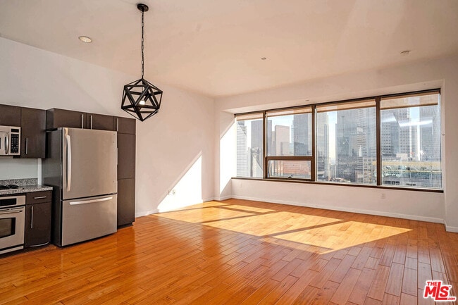 Building Photo - 1100 Wilshire Blvd Unit 2108