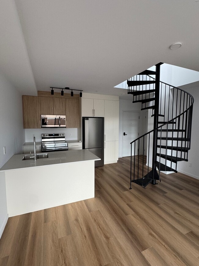 Building Photo - 88 Rue Jean-Talon E