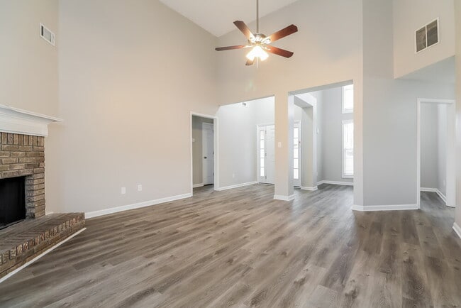 Photo - 1204 Genelle Ct