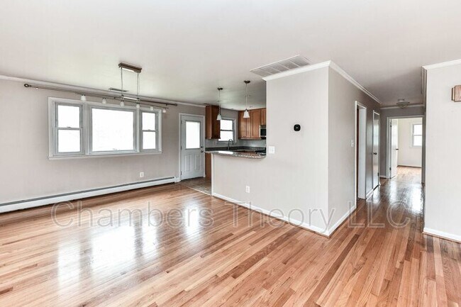 Photo - 3015 James St