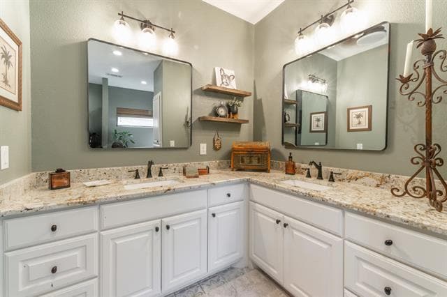 Photo - 131 Lakeway Ln
