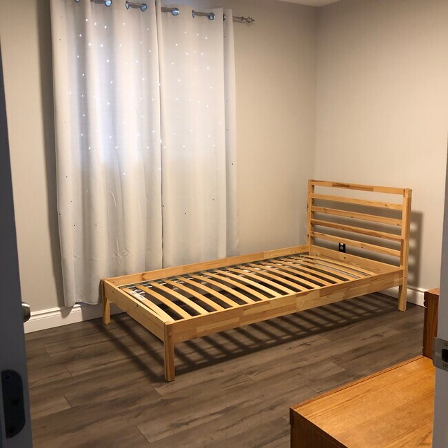 Photo - 456 Weston Cres Unit 4-Bedroom