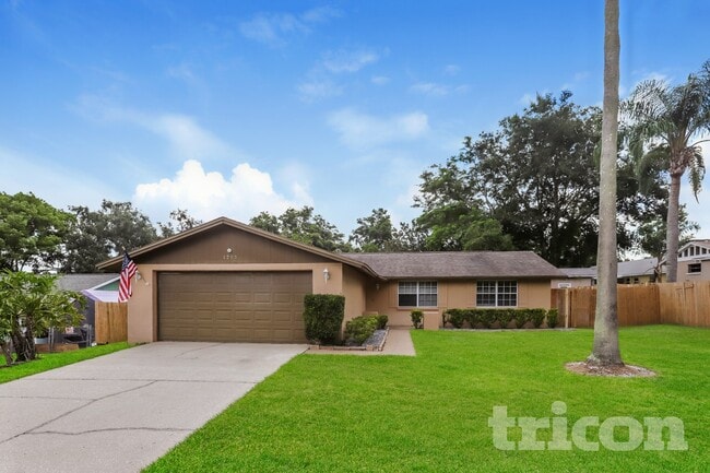 Building Photo - 1203 Seffner Valrico Rd