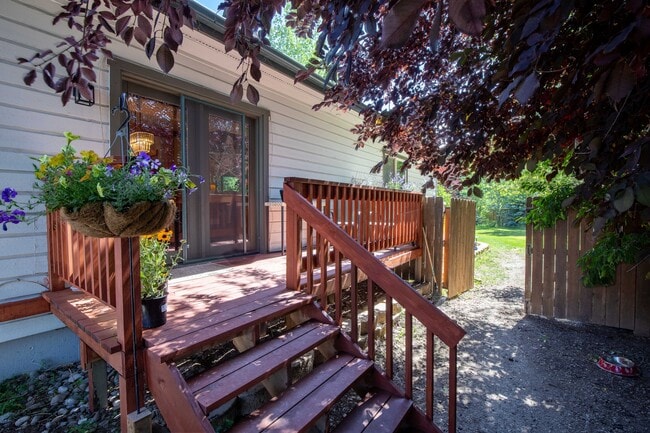 Photo - 404 Snake River Dr