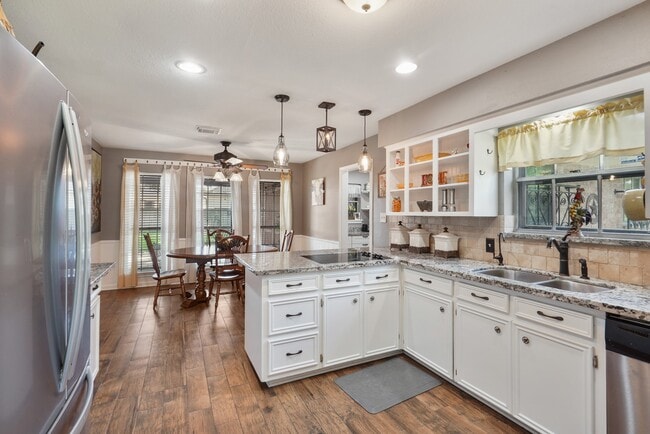 Photo - 5003 Mockingbird Ln