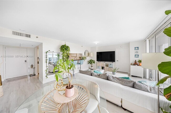 Photo - 7601 E Treasure Dr Unit 923