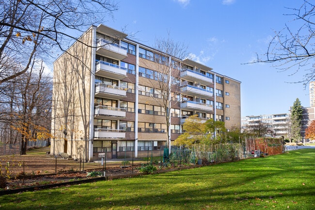 Building Photo - Essex House