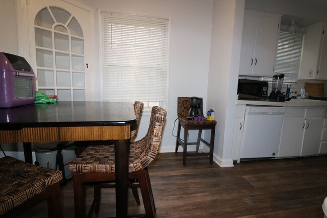 Photo - Spacious 5 Bedroom Home Perfectly Located ...