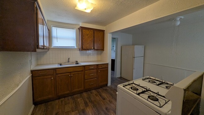 Photo - 320 W Dill St