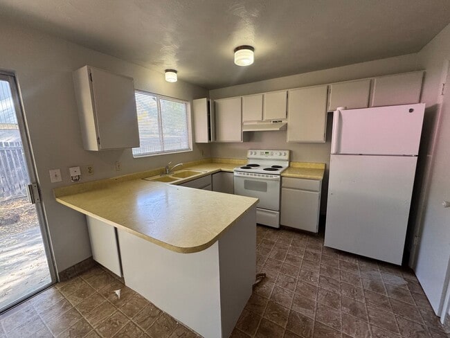 Photo - Beautiful Sandy duplex for rent!