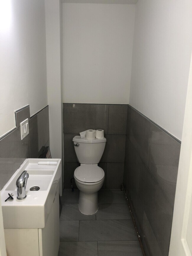 Photo - 254 Windsor St Unit 3R