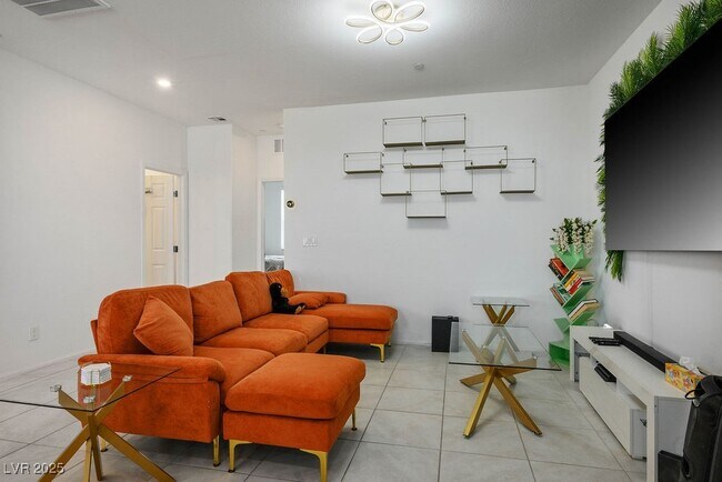 Building Photo - 611 Sedum Ave.