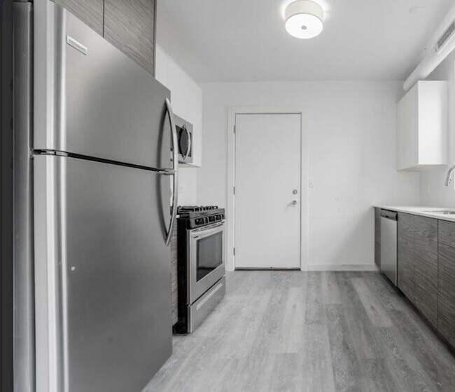 Photo - 1712 W Glenlake Ave