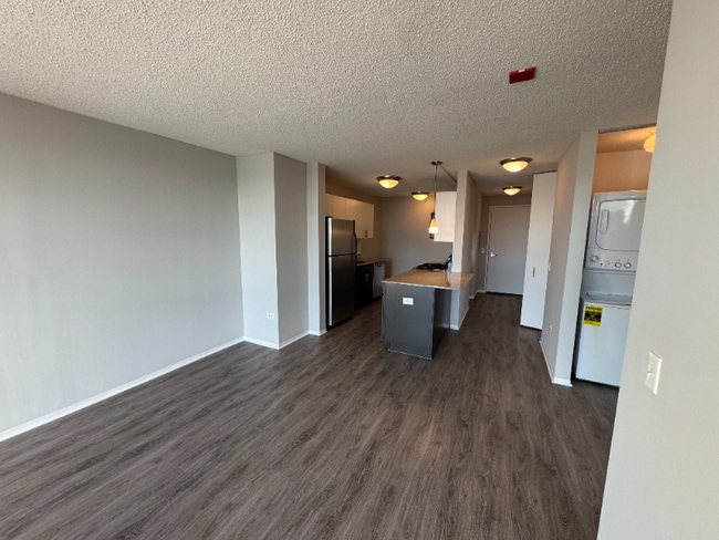 Photo - 605 W Lake St