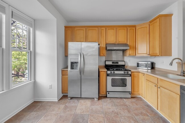 Photo - 451 Albany Ct