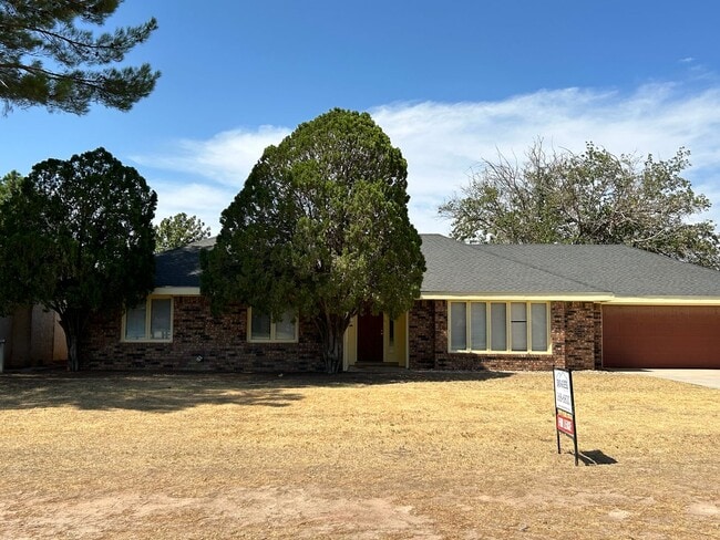 Photo - BACK ON THE MARKET!!!  Large Ranch Style R...