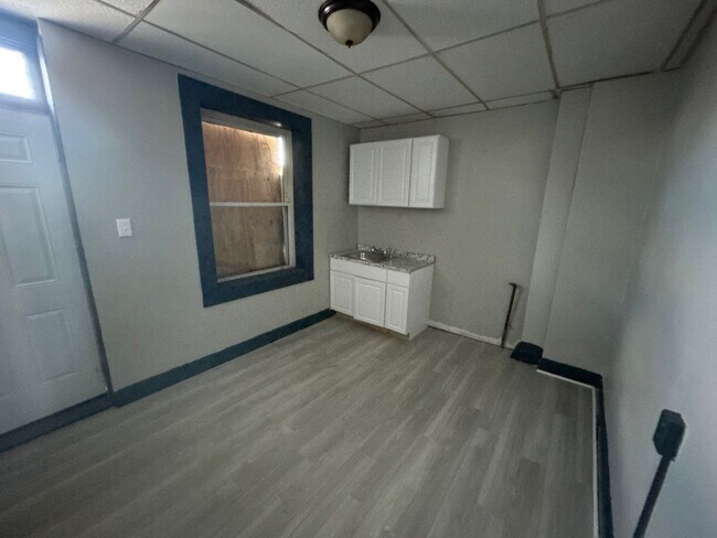 1302 Bonaparte Ave