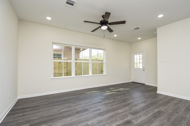 Photo - 2819 Topiary Ln