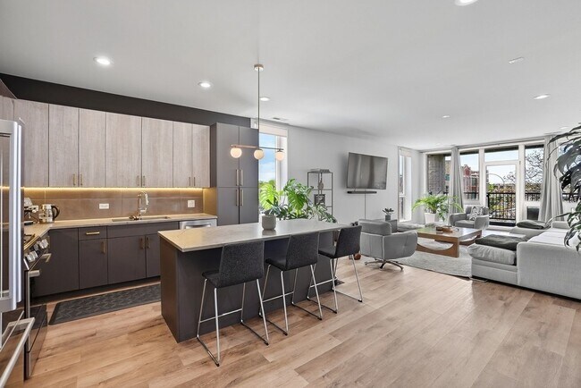 Photo - 815 N Richmond St Unit 301
