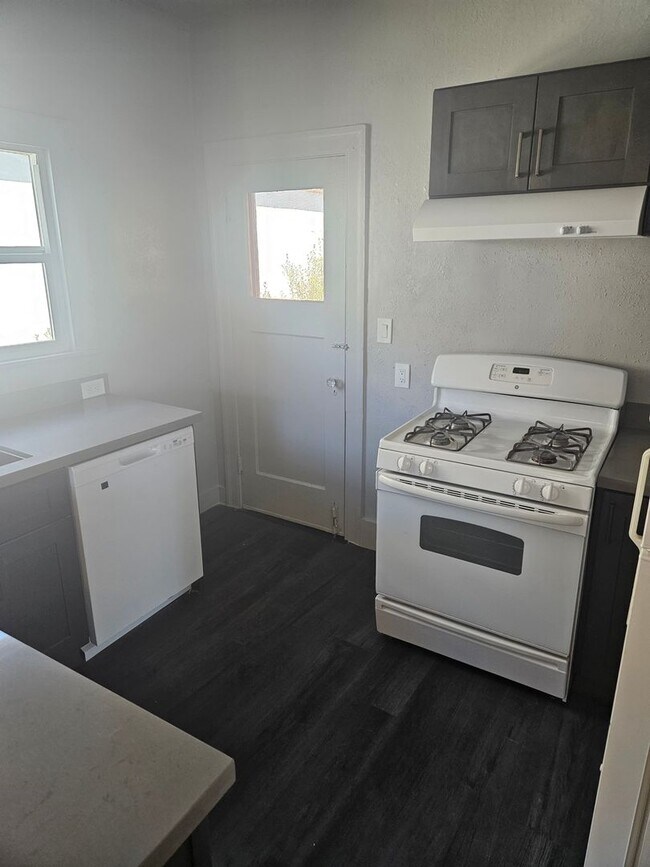 Photo - 4138 Webster St Unit 7