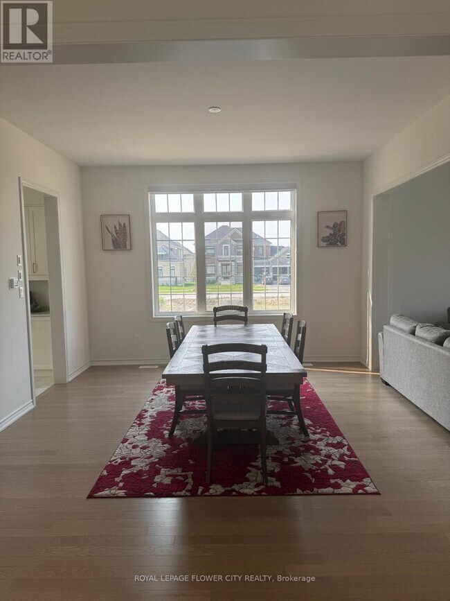 Photo - 32 Twinleaf Cres