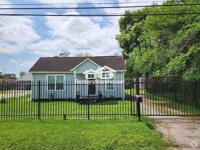 Building Photo - 1204 De Boll St Rental