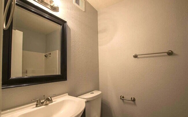 Photo - SPACIOUS EAST VALLEY LIVING IN PRIME MESA LOCATION WITH POOL ACCESS Unit 27