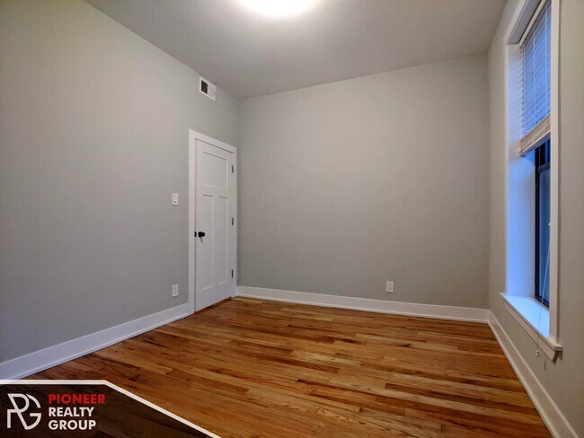 Photo - 629 W Oakdale Ave