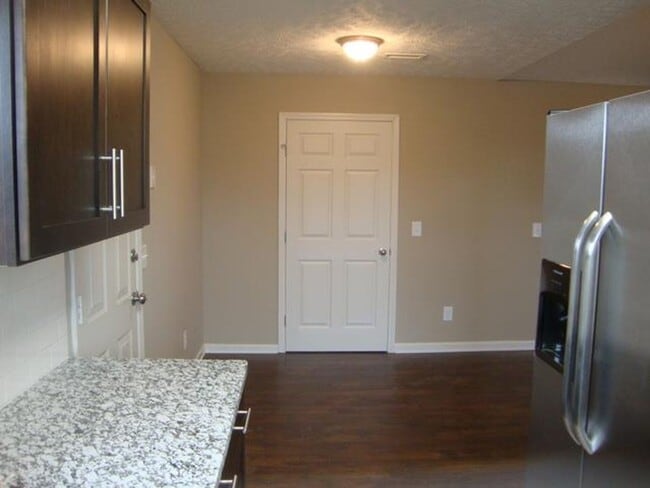 Photo - 103 Jericho St