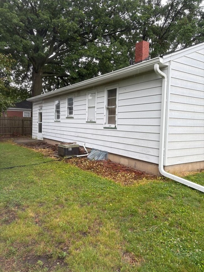 Photo - Charming Ranch Home With Attached Garage in Galesburg!