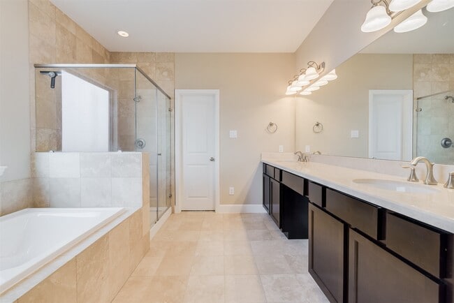 Photo - 5807 Larkin St