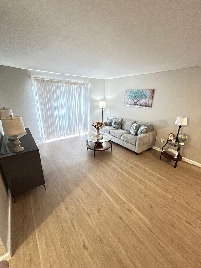 Building Photo - Willow Bend Apartments
