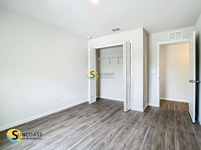 Photo - 374 Urbana St