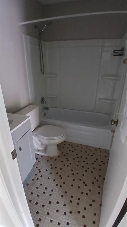 Photo - 1374 Giles Ave