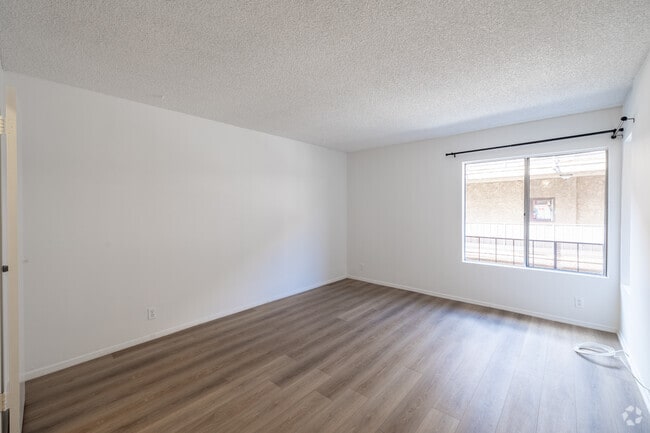 1BR, 1BA - 1,025SF - Bedroom