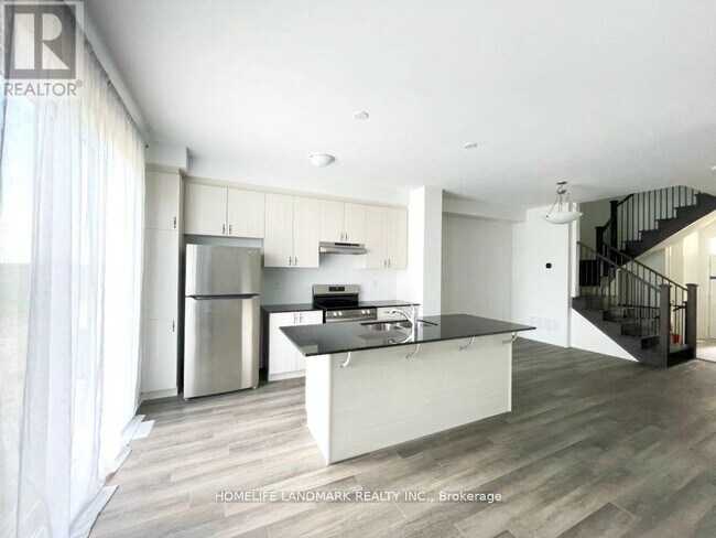 Photo - 1896 Thames Circle