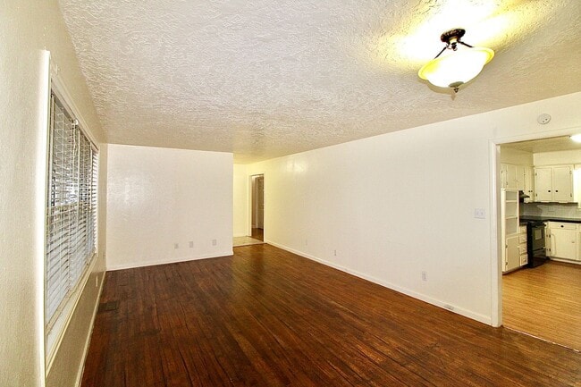 Photo - 2000 Alameda St